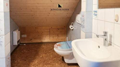 Separate Toilette im Dachgeschoss. - 