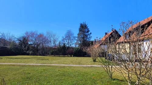 Grundstücksansicht .jpg - Attraktives Baugrundstück für Bauträger, Investoren und privaten Bauherrn in sehr begehrter Wohnlage ZornedingPöring