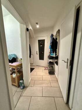 Flur mit Blick zum Eingang - Bungalow mit 55,00 m² in Wellerode zum Kaufen