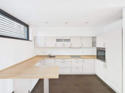 offene Einbauküche - 4 Zimmer Etagenwohnung in Wiesbaden