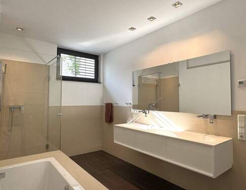 Master-Bad; Dusche & Badewanne - 