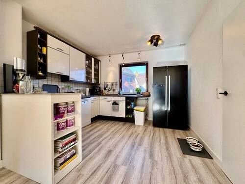 Offener Wohn- und Essbereich mit Küche - 