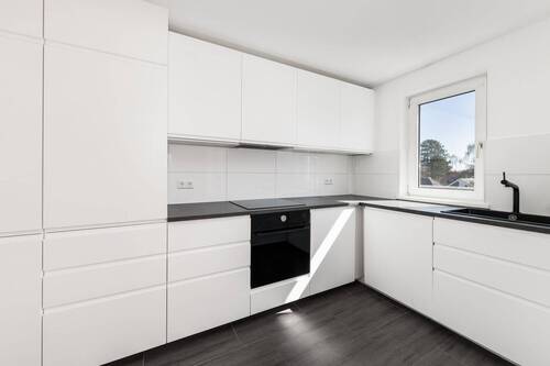 moderne Einbauküche inkl. Induktionsherd, Spülmaschine und Kühl-Gefrierschrank - 3 Zimmer Etagenwohnung in Berlin