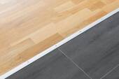 Detailfoto Boden Übergang zwischen Küche & Wohnbereich - 