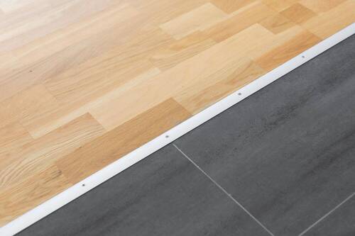 Detailfoto Boden Übergang zwischen Küche & Wohnbereich - 