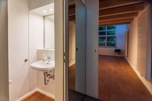 Eingang mit Gäste WC - 3 Zimmer Einfamilienhaus in Düsseldorf