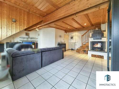 Wohnzimmer - Exklusive 4-Zimmer-Maisonette Wohnung mit Balkon, 2 Bädern & Tiefgarage in Wöllstein