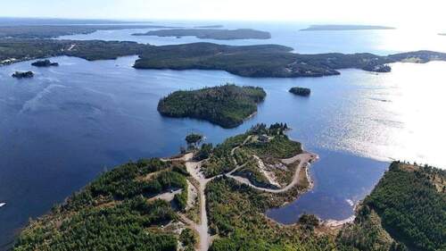 Fernblick über Lot 9, Bucht und Meer - 