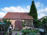 Bild 1 - AUMÜLLER-Immobilien - Attraktive Scheune mit Garten als Lagerfläche oder zum Ausbau als Wohnraum