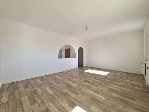 Wohnzimmer (2) - 3 Zimmer Etagenwohnung in Freiberg