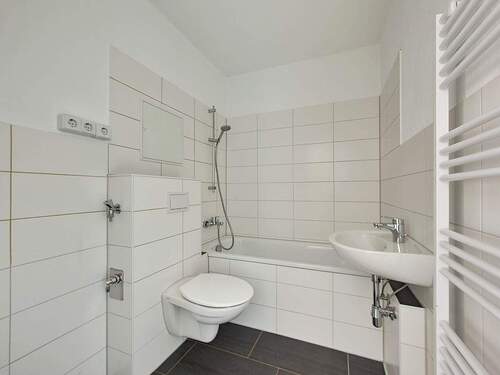 Badezimmer - Etagenwohnung mit 69,80 m&sup2; in Freiberg zur Miete