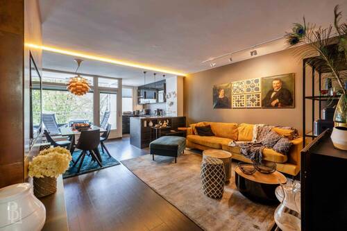 Wohnzimmer - Urban Chic in Bestlage: Stilvolle 3-Zimmer-Wohnung mit Balkon- Möbliert & Bezugsbereit in Schöneberg