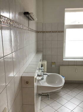 Bad mit Badewanne + Dusche - 