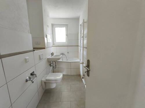Badezimmer - Familienwohnung mit Balkon in ruhiger Lage!