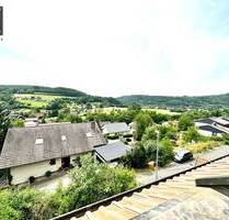 Unverbaubarer Panoramablick! Großzügige 4-Zimmer-Wohnung im Dachgeschoss vor den Toren Kulmbachs - Ködnitz / Fölschnitz