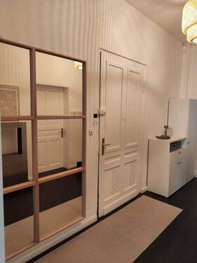 Flur - Etagenwohnung mit 105,00 m&sup2; in Stuttgart zum Kaufen