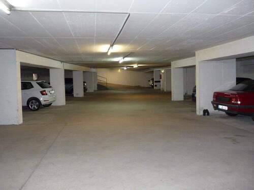 Großräumige helle Tiefgarage - 