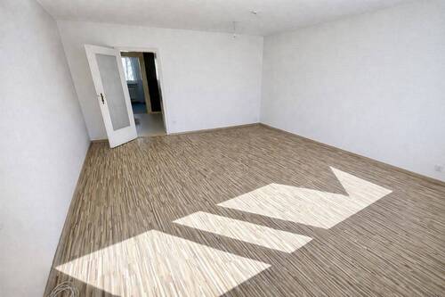 Wohnzimmer - Etagenwohnung mit 85,00 m&sup2; in Nürnberg zum Kaufen