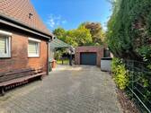 Auffahrt und Garage - 7 Zimmer Einfamilienhaus in Rethwisch