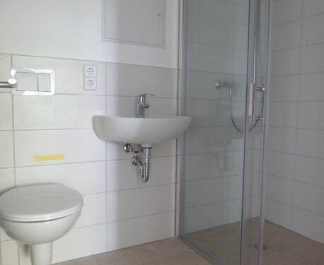Bad mit Dusche - Etagenwohnung mit 71,00 m&sup2; in Döbeln zur Miete