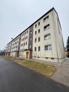 Hausansicht - Wohnen im Erdgeschoss mit Balkon