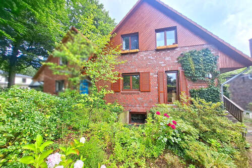 Hausansicht - Verbundenes Einfamilienhaus auf großem Grundstück in ruhiger, grüner Lage!