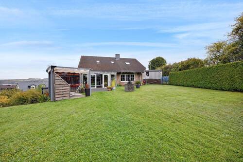 Rückansicht mit Wintergarten - 8 Zimmer Einfamilienhaus in Wehr