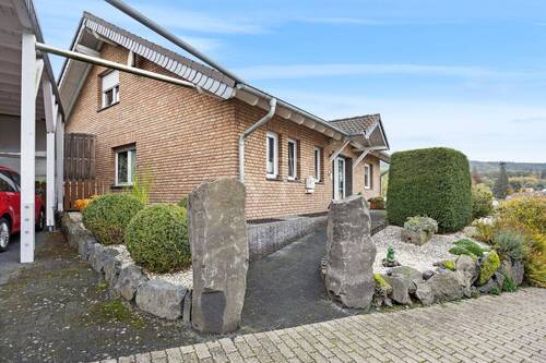 Hausansicht - Einfamilienhaus mit 240,00 m² in Wehr zum Kaufen