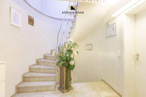 Flur - 7 Zimmer Doppelhaushälfte zum Kaufen in Ebersbach an der Fils