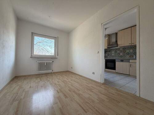 Esszimmer mit Blick auf Küche - Etagenwohnung mit 87,00 m&sup2; in Erlangen zur Miete