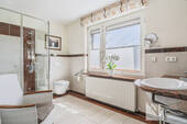Modernes Tageslicht-Duschbad - 