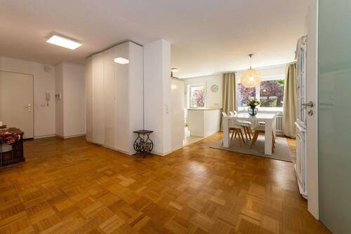 Eingangs- und Essbereich - 