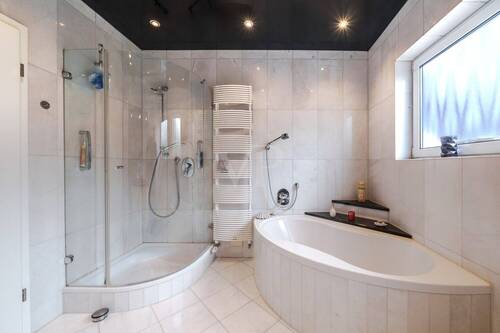 Marmorbad im EG - 