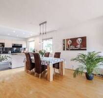 Modernisierter großzügiger Bungalow in begehrter zentraler Wohnlage - Usingen