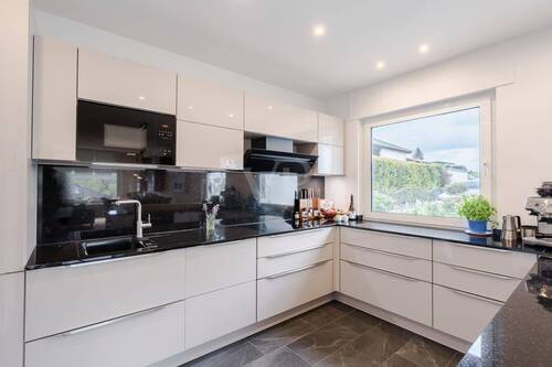 Moderne Einbauküche - 6 Zimmer Einfamilienhaus zum Kaufen in Usingen