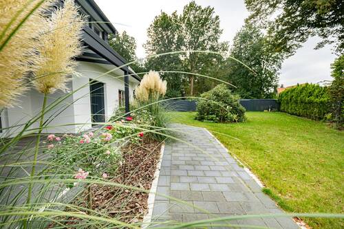 Rechtes Gebäude - Mehrfamilienhaus, Wohnhaus mit 322,00 m² in Zeven / Bademühlen zum Kaufen