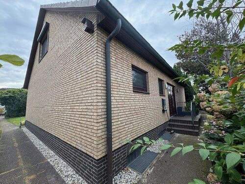 Außenansicht Eingang - 4 Zimmer Mehrfamilienhaus, Wohnhaus zum Kaufen in Norderstedt