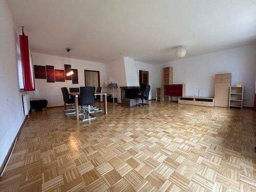 Wohn-/Esszimmer - 