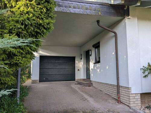 Eingangsbereich mit Garage Carport - 