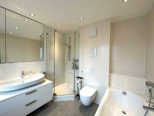 Bad 1 - Etagenwohnung mit 85,00 m&sup2; in München zum Kaufen