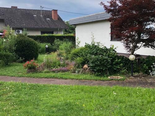 Seitenansicht Haus Richtung Garten - 