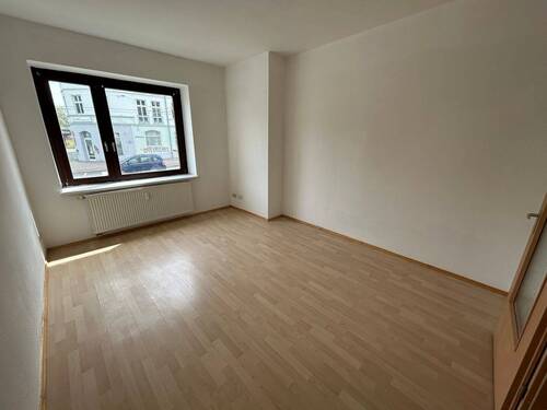 Wohnzimmer - Helle und familienfreundliche 3-Zimmer-Wohnung im Erdgeschoss mit Balkon!