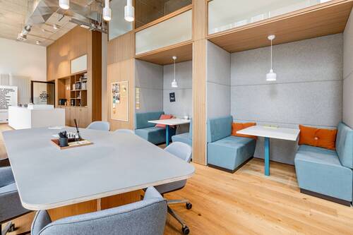 Business-Lounge 1.jpg - 