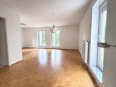 Wohn-/Esszimmer - 