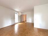 Wohn-/Esszimmer - 