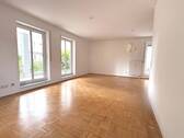 Wohn-/Esszimmer - 