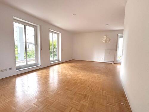 Wohn-/Esszimmer - 