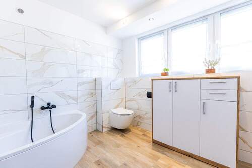 Badewanne_Vorderhaus_OG - 