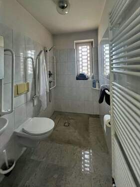 Bad 2 mit bodengleicher Dusche - 