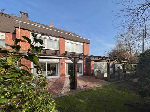 Rückansicht mit der Sonnenterrasse - 5 Zimmer Doppelhaushälfte zum Kaufen in Lünen